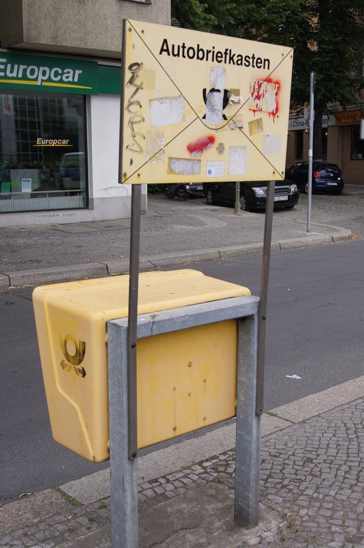 Am Rande ein Autobriefkasten, das ist doch was handfestes! Foto: W.Lemmertz