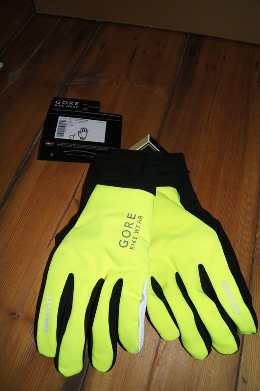 2012 10 Gore Bike Wear Detail 015 Handschuhe wie Blinker, Foto: e.Rad Hafen
